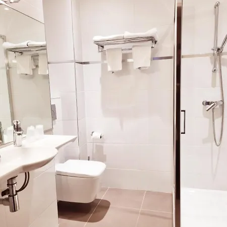 Carlton Nice, Fully Renovated 3* ניס