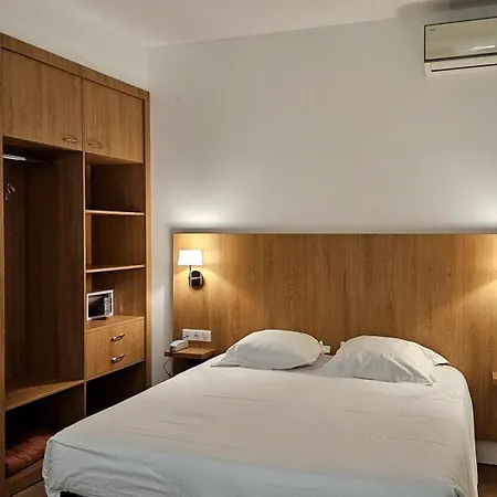 מלון Carlton Nice, Fully Renovated 3*