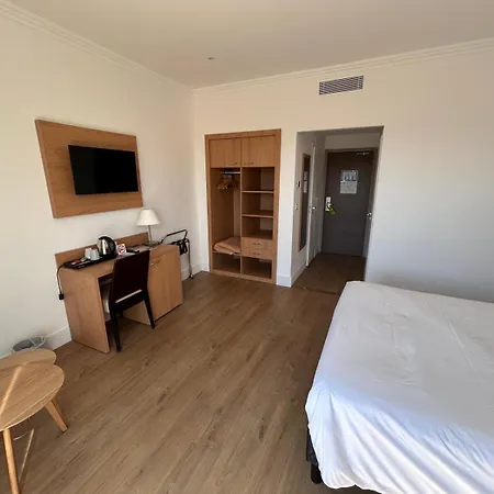 Carlton Nice, Fully Renovated 3* ניס