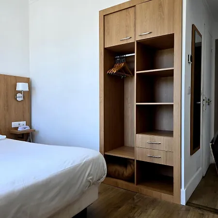 Carlton Nice, Fully Renovated מלון