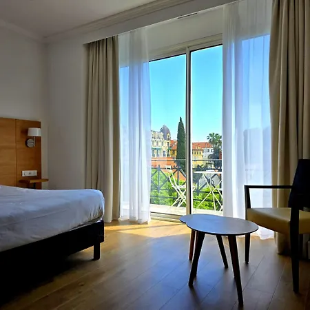 מלון Carlton Nice, Fully Renovated 3*